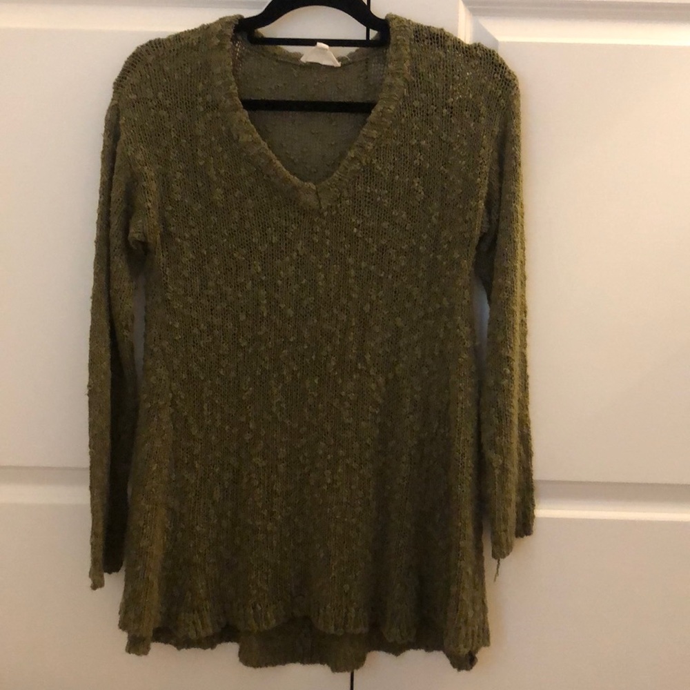Lightweight vneck sweater